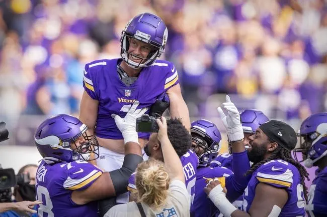 Minnesota Vikings at Detroit Lions 12/5/21 - NFL Picks & Predictions