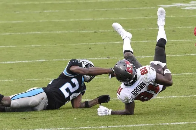 Tampa Bay Buccaneers at Carolina Panthers 12/26/21 - NFL Picks & Predictions