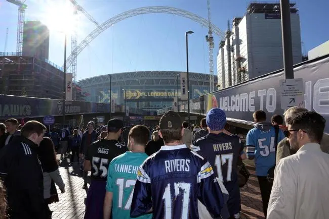 Miami Dolphins at Tennessee Titans 1/2/22 - NFL Picks & Predictions