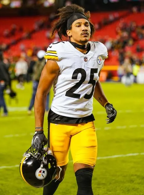 Pittsburgh Steelers at Kansas City Chiefs 1/16/22 - NFL Picks & Predictions