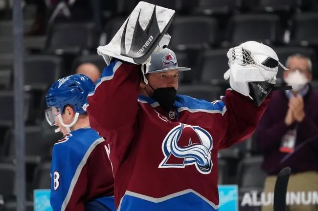 Colorado Avalanche at Arizona Coyotes 1/15/22 - NHL Picks & Predictions