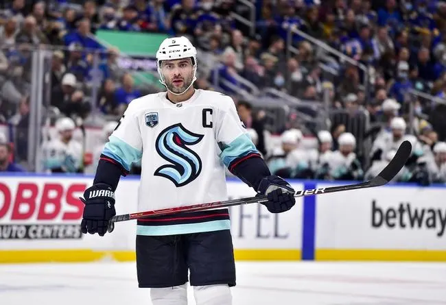 Los Angeles Kings at Seattle Kraken 1/15/22 - NHL Picks & Predictions