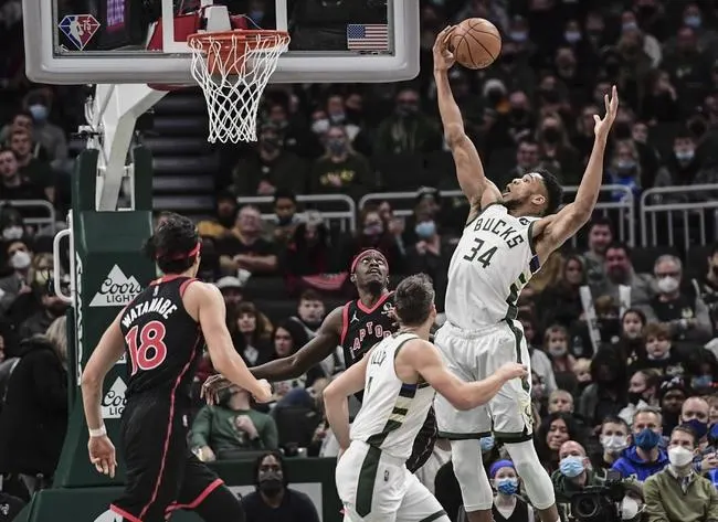 Milwaukee Bucks at Atlanta Hawks 1/17/22 - NBA Picks & Predictions