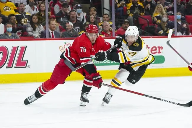 Carolina Hurricanes at Boston Bruins 1/18/22 - NHL Picks & Predictions