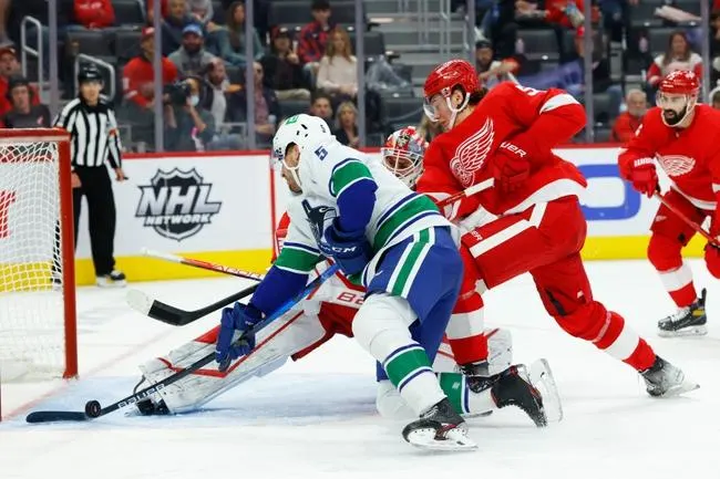 Detroit Red Wings at Vancouver Canucks 3/17/22 - NHL Picks & Predictions