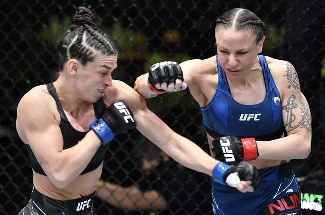 Mackenzie Dern vs. Tecia Torres 4/9/22 - UFC Picks & Predictions