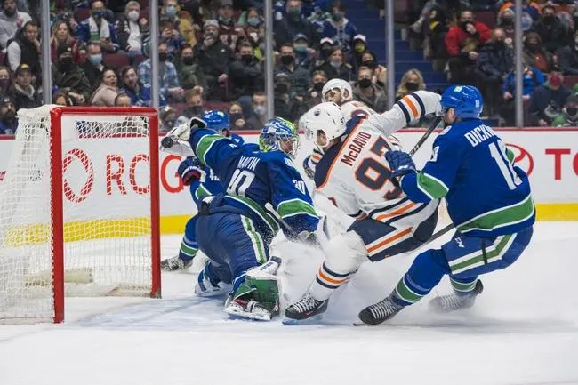 Vancouver Canucks at Edmonton Oilers 4/29/22 - NHL Picks & Predictions