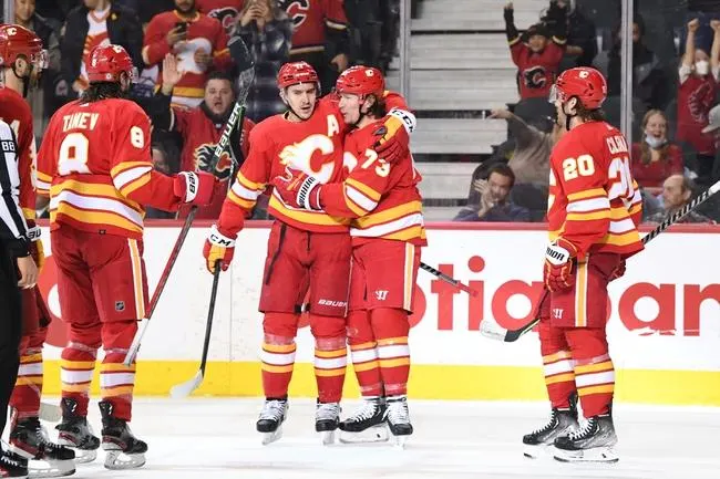 Calgary Flames at Winnipeg Jets 4/29/22 - NHL Picks & Predictions