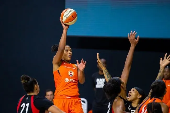 Connecticut Sun at Phoenix Mercury 6/3/22 - WNBA Picks & Predictions