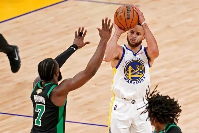 Golden State Warriors at Boston Celtics 6/16/22 - NBA Picks & Predictions