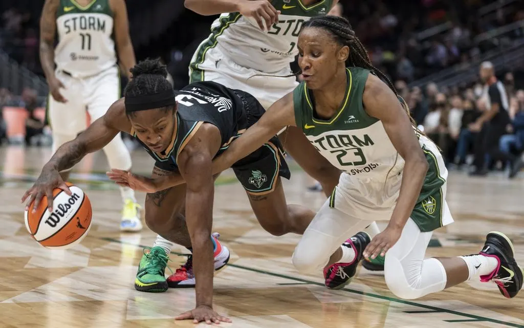 Los Angeles Sparks  at Seattle Storm 6/25/22 - WNBA Picks & Predictions