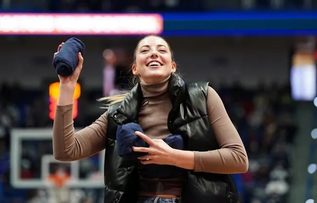 New York Liberty at Los Angeles Sparks 7/3/22 - WNBA Picks & Predictions
