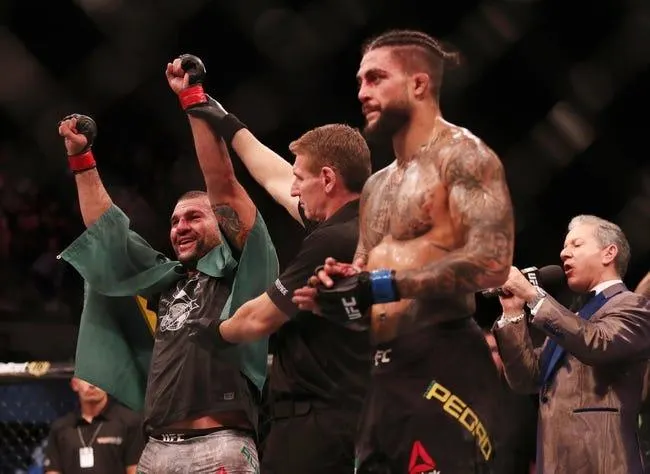 Harry Hunsucker vs Tyson Pedro 8/20/22 - UFC 278 Picks & Predictions