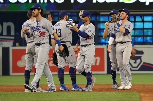 Miami Marlins at Los Angeles Dodgers 8/19/22 - MLB Picks & Predictions