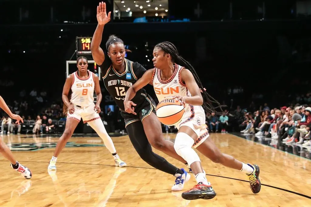 Connecticut Sun at Chicago Sky 8/31/22 - WNBA Picks & Predictions
