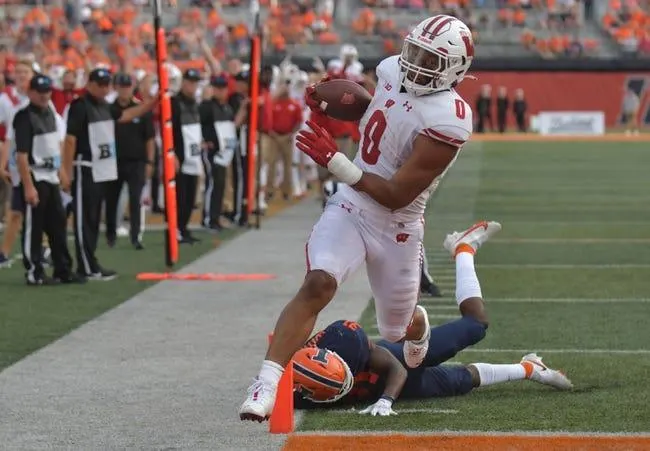 Illinois at Wisconsin 10/1/22 - College Football Picks & Predictions
