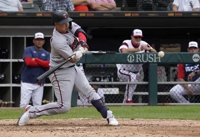 Chicago White Sox at Minnesota Twins 9/28/22 - MLB Picks & Predictions