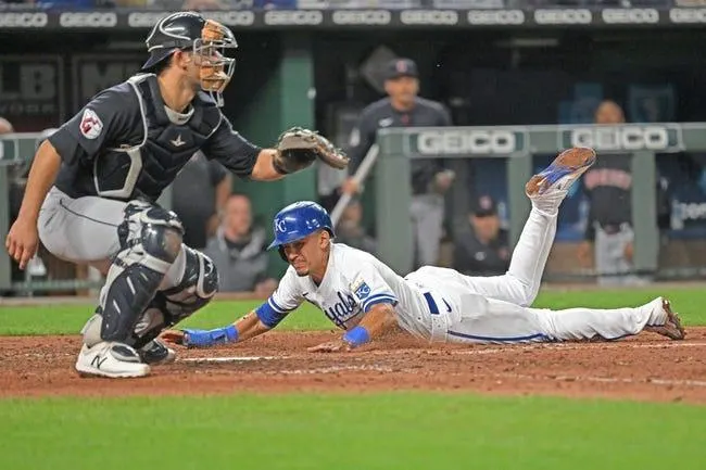 Kansas City Royals at Cleveland Guardians 9/30/22 - MLB Picks & Predictions