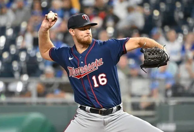 Minnesota Twins at Chicago White Sox 10/3/22 - MLB Picks & Predictions