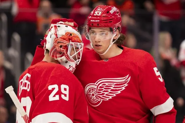 Philadelphia Flyers at Detroit Red Wings 3/22/22 - NHL Picks & Predictions