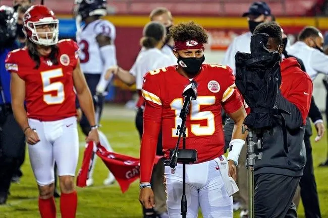 Kansas City Chiefs at Houston Texans 12/18/22 - NFL Picks & Predictions