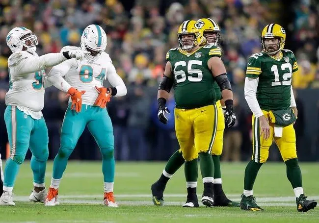 Green Bay Packers at Miami Dolphins 12/25/22 - NFL Picks & Predictions