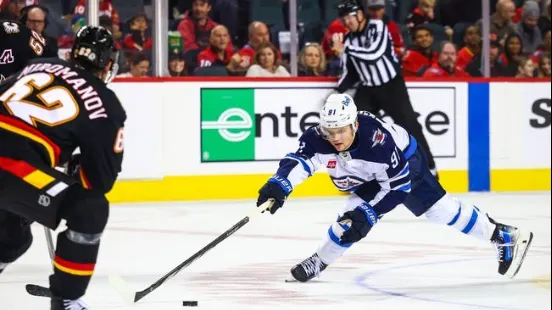 Toronto Maple Leafs at Winnipeg Jets 10/28/24 - NHL Picks & Predictions