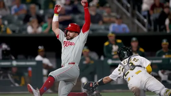 Atlanta Braves at Philadelphia Phillies 05/28/25 - MLB Picks & Predictions