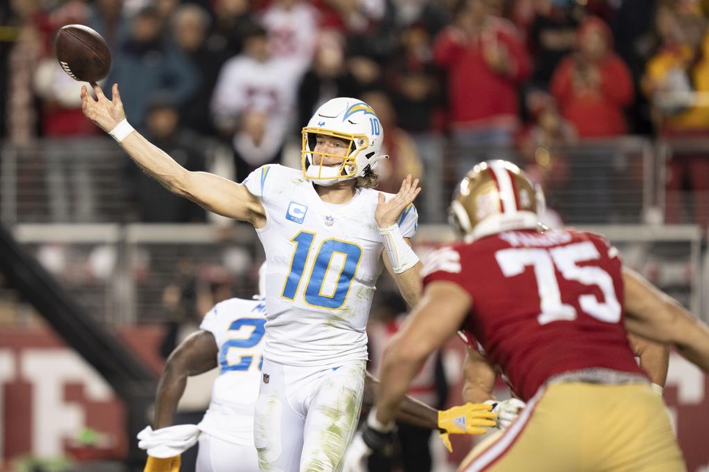 SNF: Los Angeles Chargers vs Kansas City Chiefs 11/20/22 NFL Picks,  Predictions, Odds