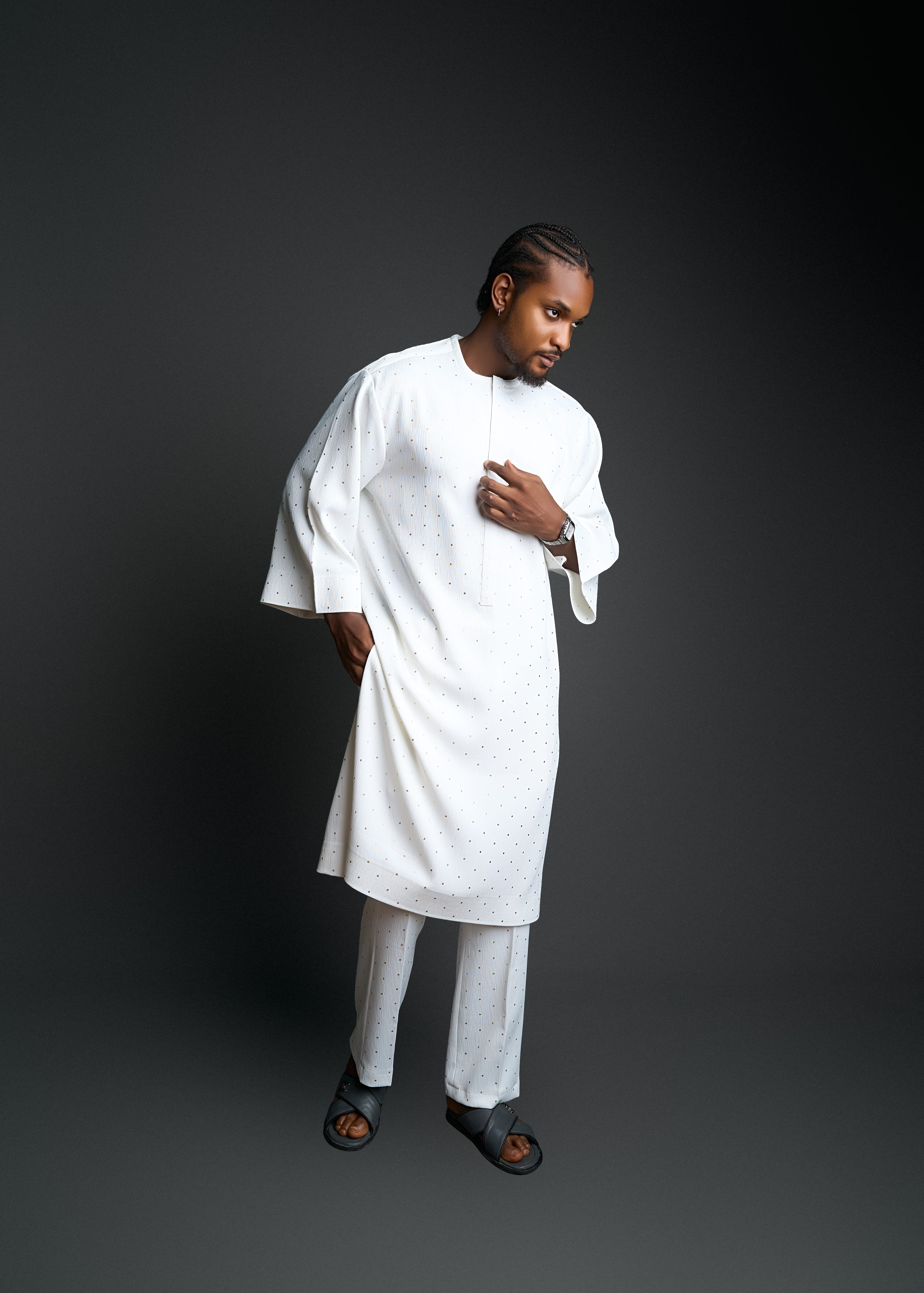 Dune Kaftan, full look, looking down