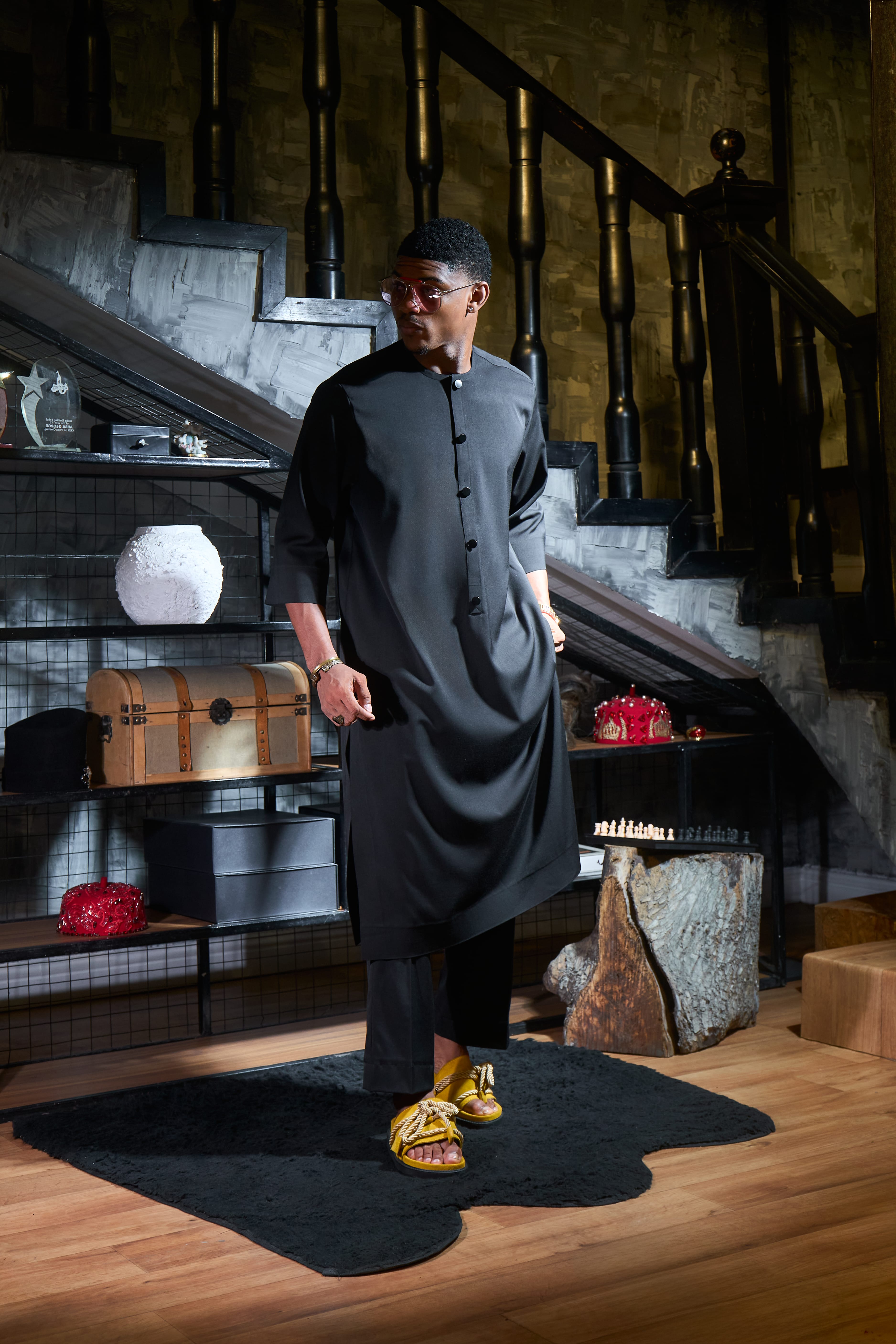 Black Senator Kaftan, full length