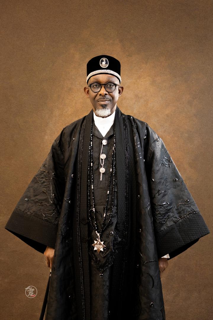 ROYALTY, full look, front view, standing
