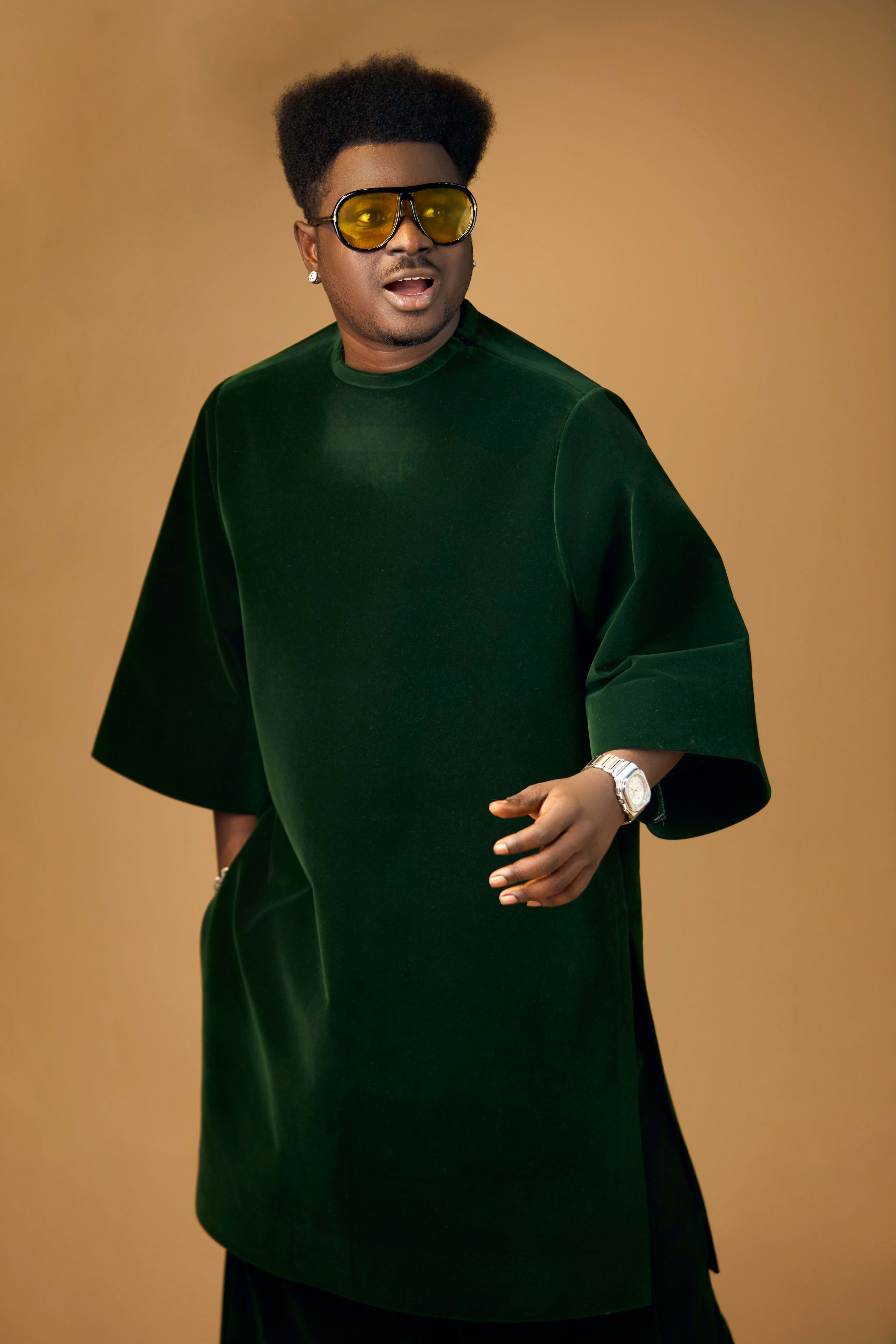 Emerald Sovereign (plain), full look, candid