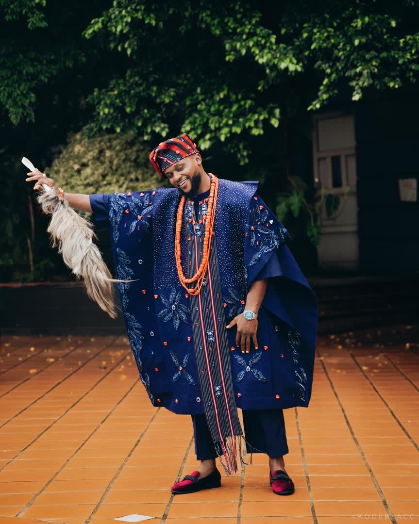 The Groom 2, full look, dynamic pose