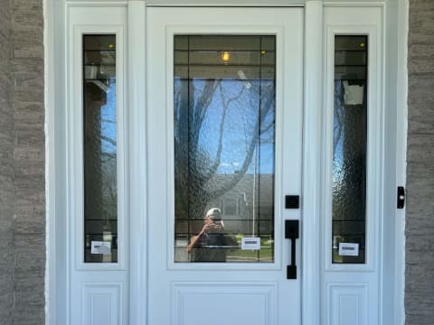 Porte d'acier classique blanche à vitrail avec deux latéraux; vitrail Novatech modèle Céleste