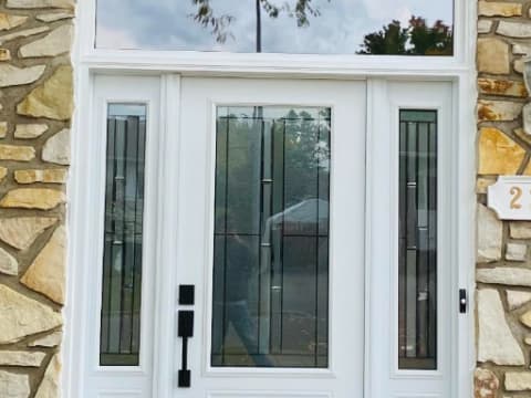 Porte d'acier classique blanche à vitrail avec deux latéraux et imposte