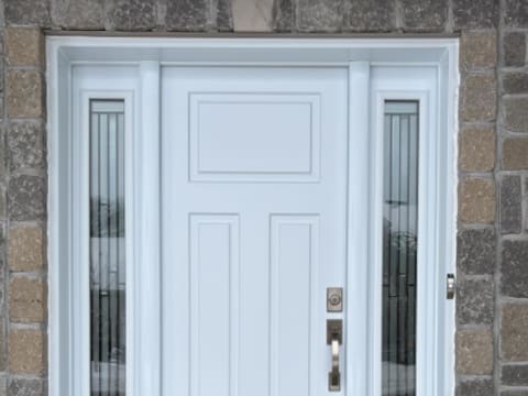 Porte d'acier classique blanche avec deux latéraux à verre décoratif