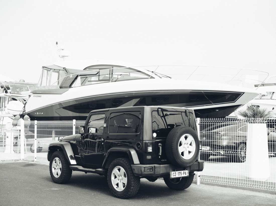 Voiture et bateau