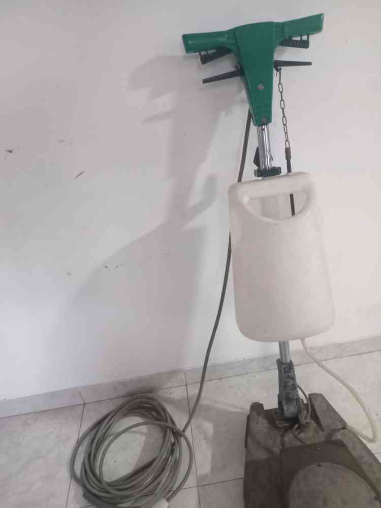 Heavy duty floor scrubber