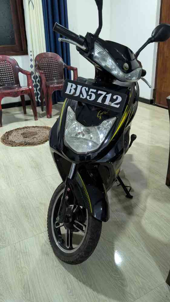 Nwow electric scooter