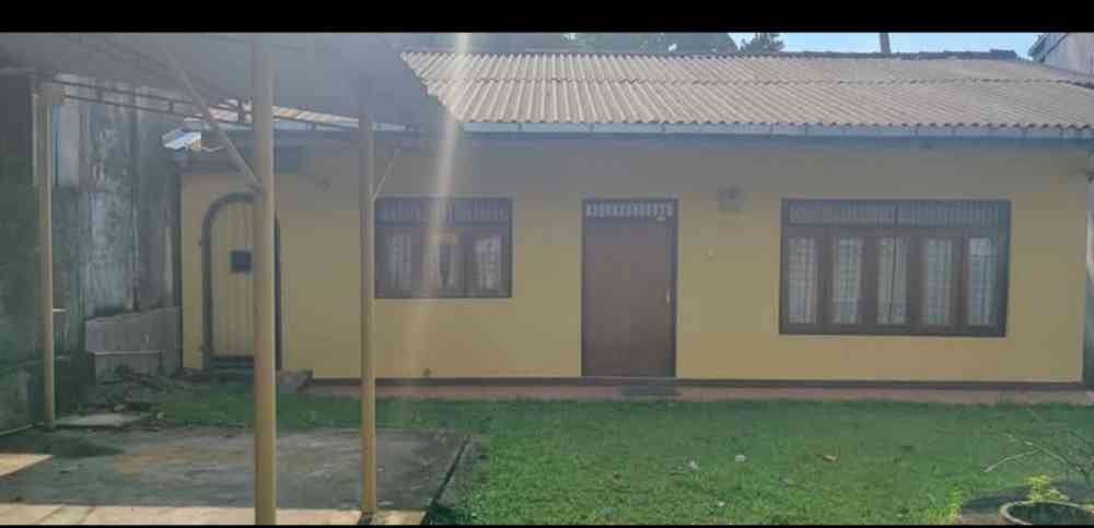 27 Perches land with house for sale