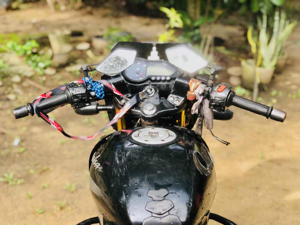 Pulsar 180