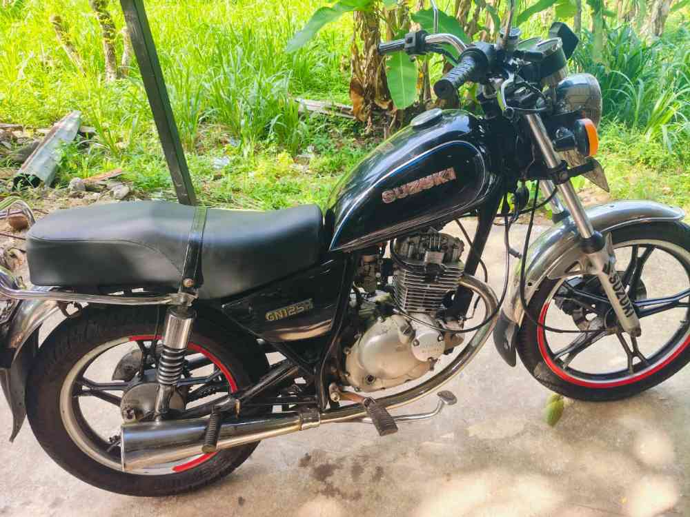 Suzuki Gn125