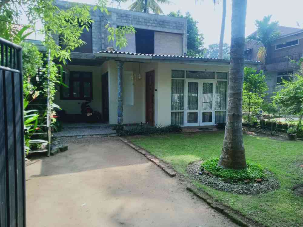 House for sale in Pothuarawa.