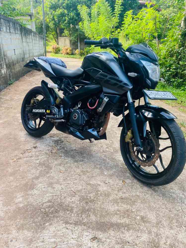 Bajaj NS200