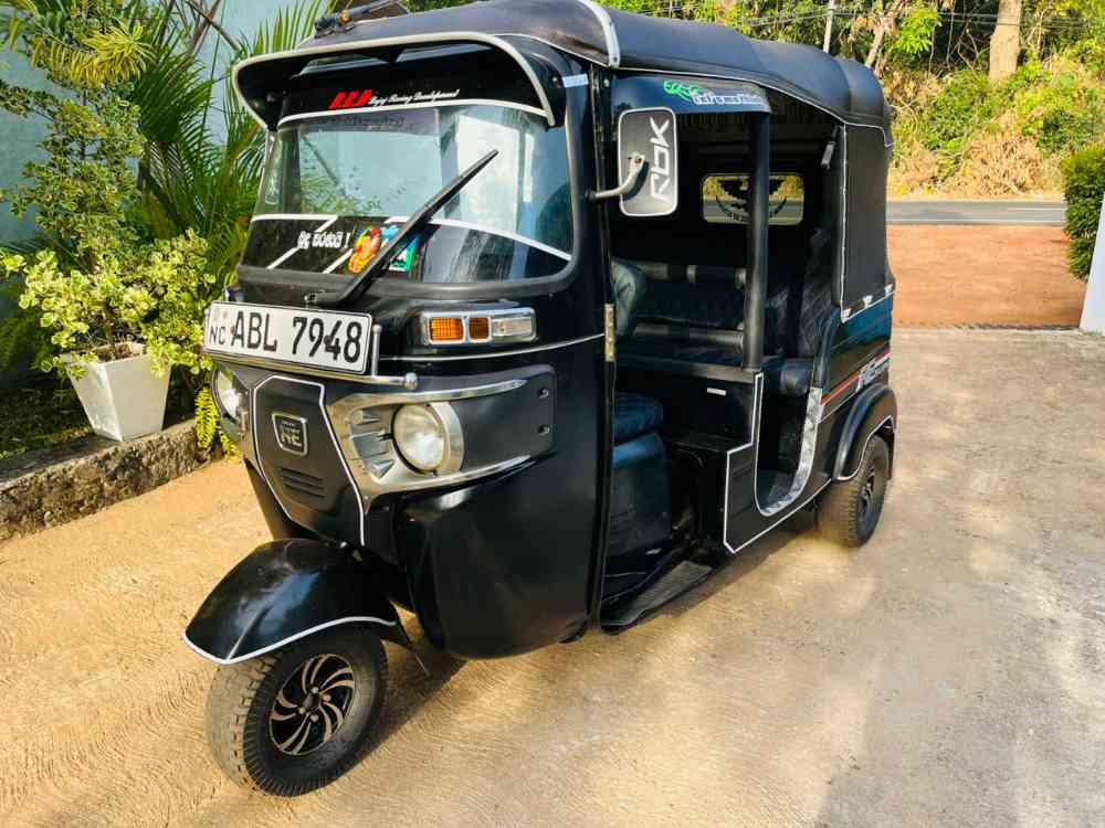 Bajaj three-wheeler 2016