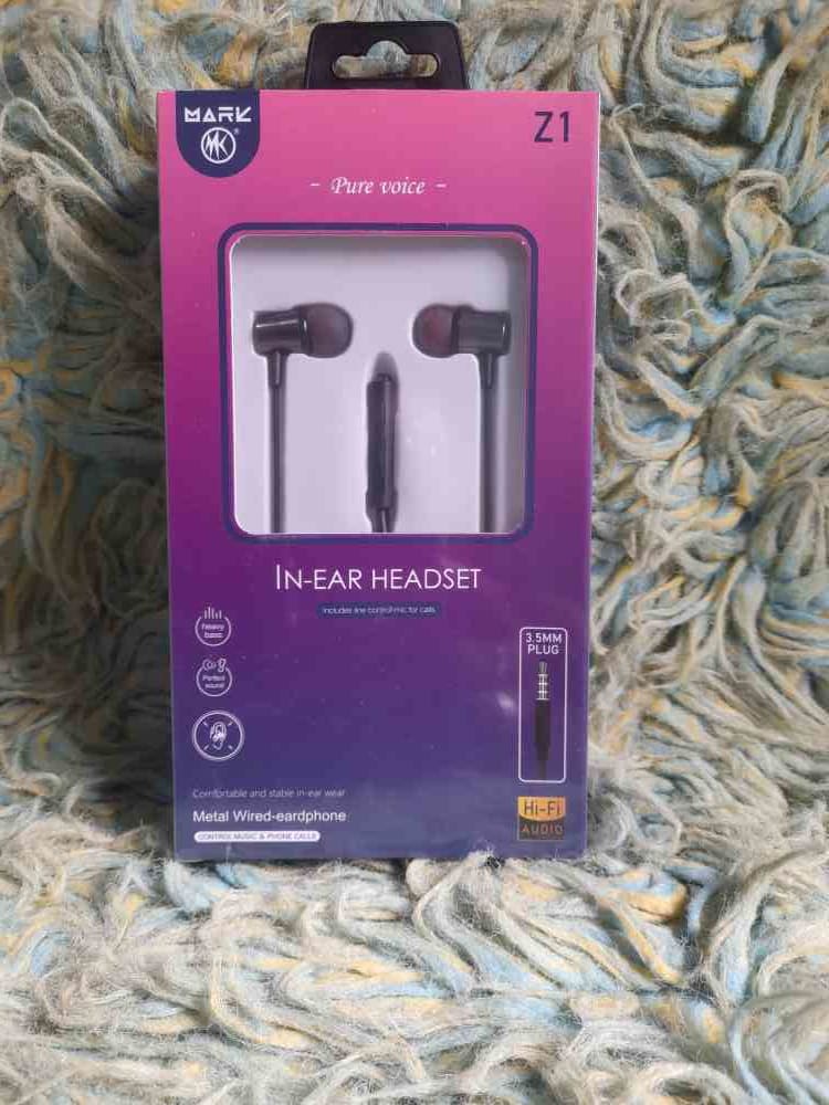 Z1 Earphones