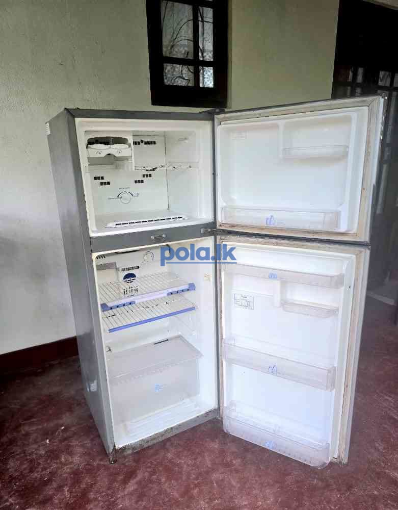 Whirlpool double door refregerator - photo 2