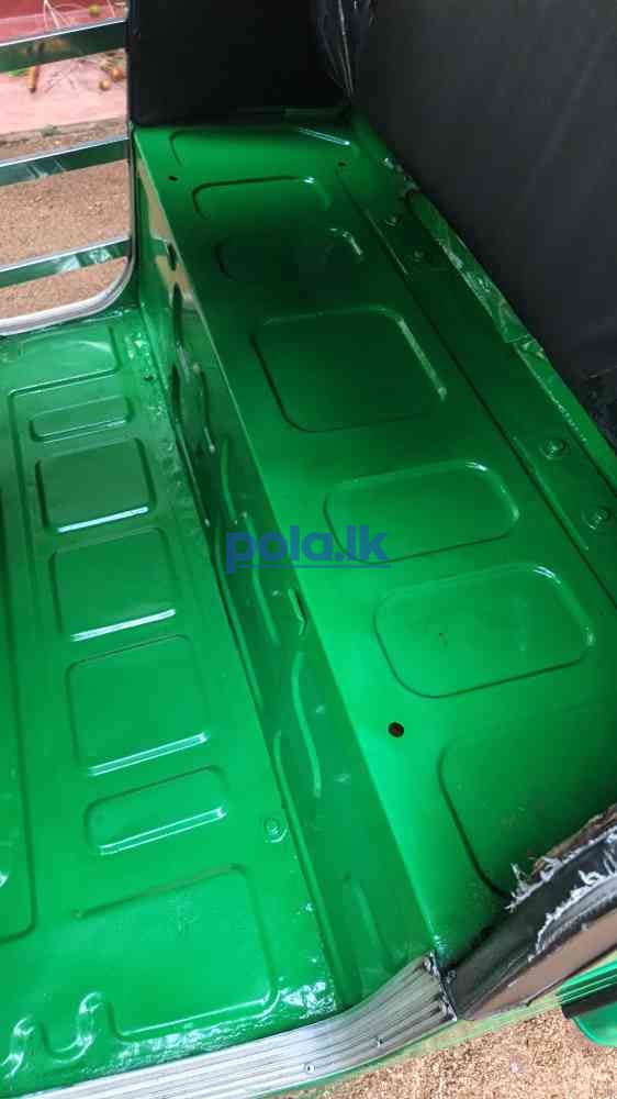 Bajaj three-wheeler - photo 4