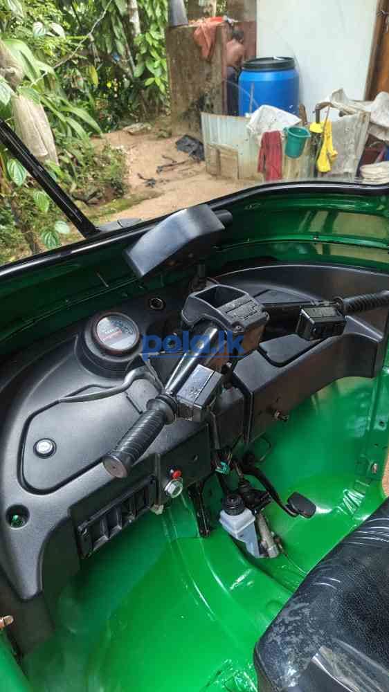 Bajaj three-wheeler - photo 2